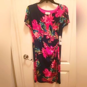 Woman's Short Sleeve cin he'd waist floral dress. NWT